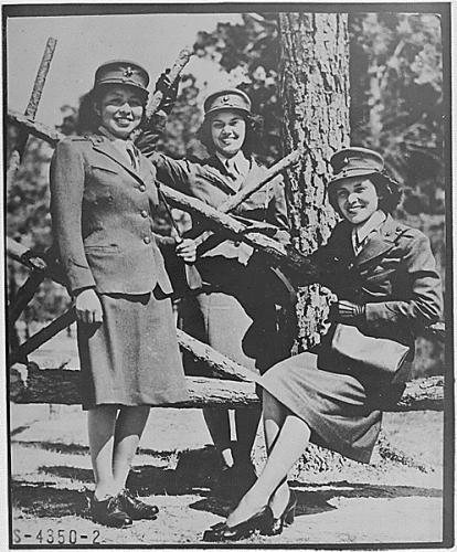 Marine Corps Women Reservists posing together outside