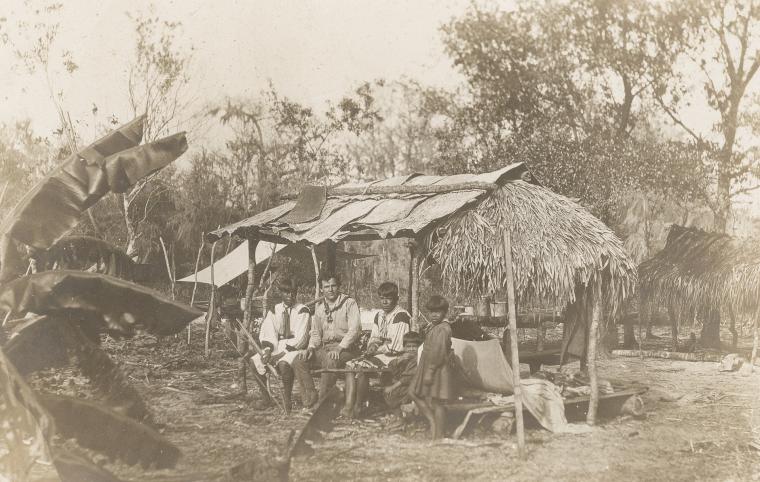 Archaeologist Mark Harrington sitting with Seminole family in Florida
