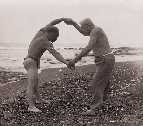 Naluahine Kaukaopua and James Kekahuna demonstrate “lua"