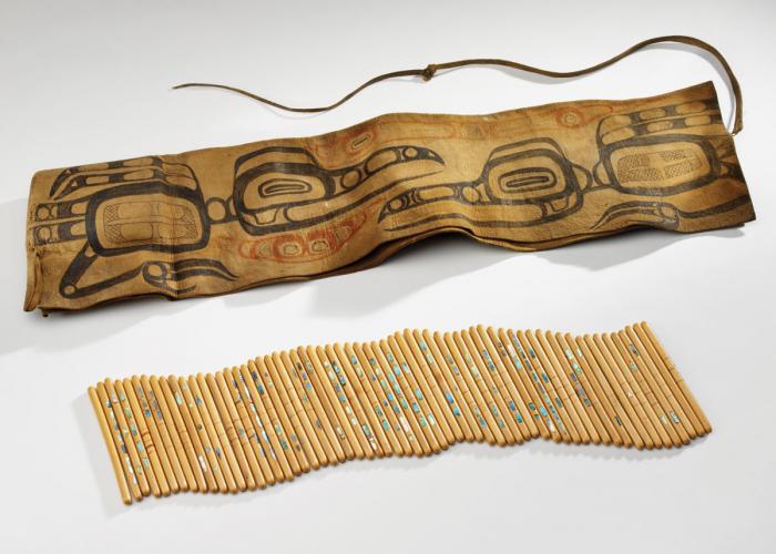 A set of gambling sticks and a carrying case