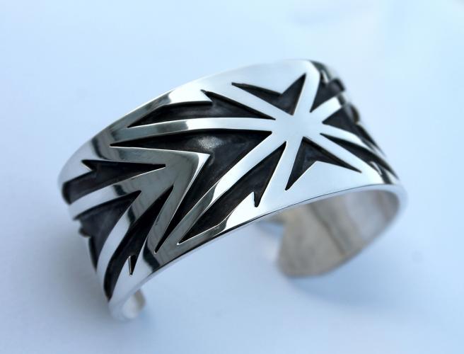 Chevron-patterned silver bracelet