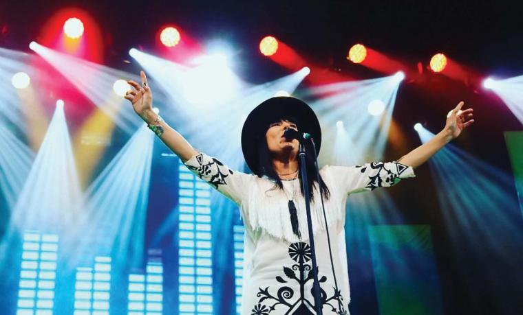 ShoShona Kish, lead singer of Digging Roots, performs on stage.