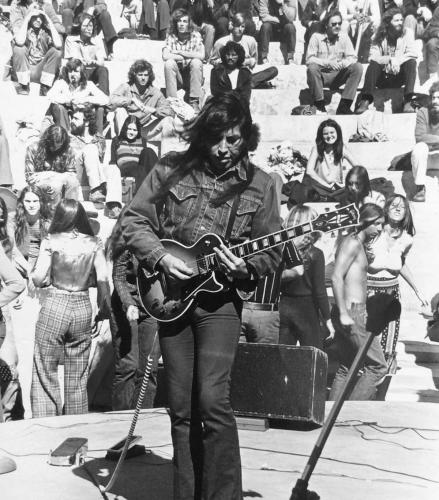 Guitarist Jesse Ed Davis performs in front of crowd of students at Santa Monica City College.