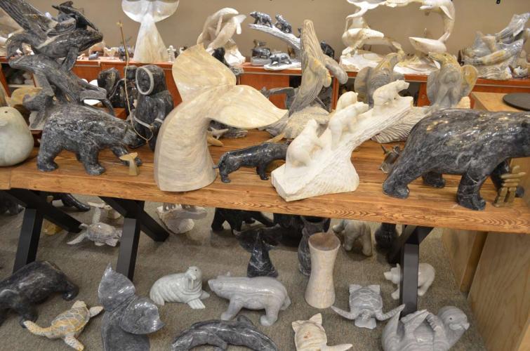 A table filled with fraudulent carvings.